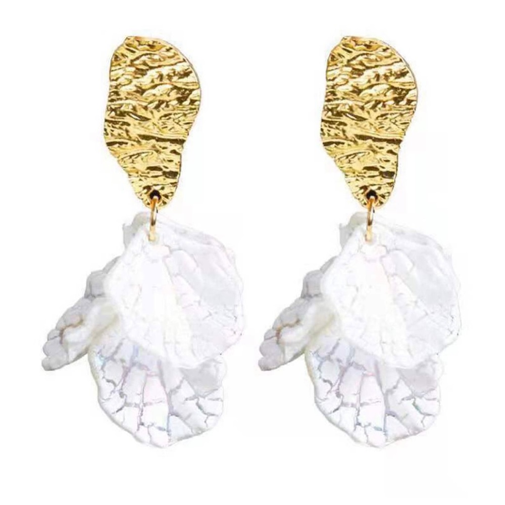 NWT! BeAuTiFuL Trendy White Petal Earrings 🤩 - Picture 3 of 4